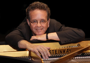 O pianista londrinense Marco Antonio de Almeida abre a programação do ano. Serão 14 concertos musicais, entre março e dezembro