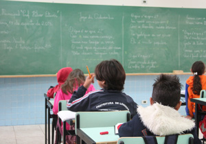 Entre as mudanças para 2014 estão à antecipação do reforço escolar e a redistribuição de professores.