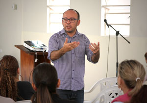 Assistência Social promoveu hoje a primeira de uma série de palestras para os prestadores de serviço na área de atendimento a pessoa em situação de rua