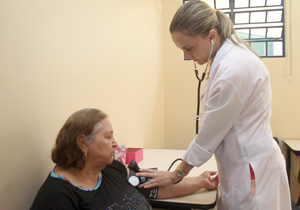 Cursos fazem parte do Projeto de Apoio ao SUS e trazem especializações em três áreas do atendimento e gestão da saúde