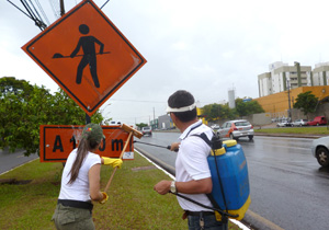 Mutirão organizado pela CMTU vai limpar placas de sinalização da cidade