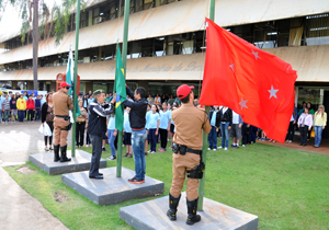 A cerimônia de hoje (4) recebeu alunos de três escolas municipais e um grupo de idosos japoneses para apresentações de dança