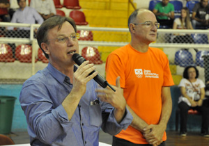 Alexandre Kireeff recebeu atletas e técnicos no Moringão para agradecer a boa participação da cidade nos Jogos Escolares da Juventude