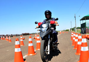 Ao todo, 300 guardas municipais receberão o treinamento; objetivo é aperfeiçoar a condução de motocicletas e agilizar o atendimento a ocorrências