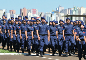 Todos os 363 guardas municipais de Londrina serão treinados para atuar armados; curso terá carga horária de 160 horas e duração de 45 dias por turma