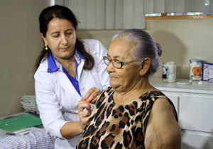 Últimos dados mostram que 43% das pessoas dos grupos prioritários foram vacinadas