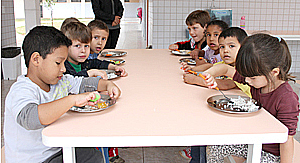 Nutricionista do Programa Saúde nas Escolas orientará pais e alunos da Escola Municipal Carmelita Vilela Magalhães