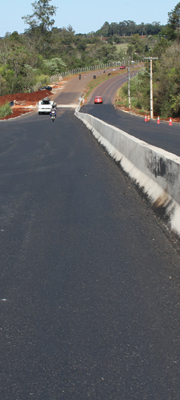 Também teve início hoje (21) o recape asfáltico da Avenida Rio de Janeiro