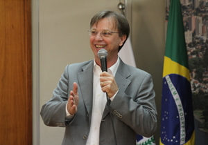 Mais de 8 mil estudantes deverão ser beneficiados, a partir de 2016