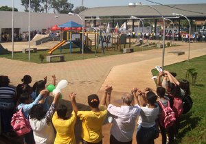 Manhã será marcada por atividades artísticas, oficina de grafitagem, e informações sobre a rede municipal de serviços