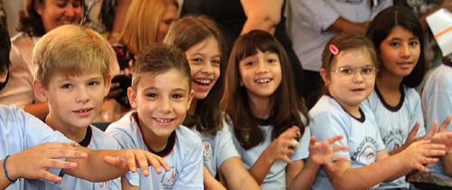 Momentos oportunizam lazer, descontração e interação dos alunos com a comunidade escolar