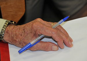 Podem ser inscrever, jovens acima de 15 anos, adultos e idosos interessados em concluir a alfabetização do nível fundamental