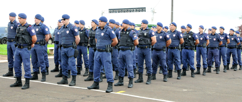 Foram entregues 45 portes de armas letais, em solenidade que contou com a presença do prefeito Kireeff