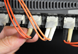 Contrato de serviço foi firmado com a Sercomtel; as mudanças para cabeamento de fibra óptica iniciaram em dezembro