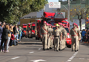 Desfile de 7 de setembro reúne cerca de 12 mil pessoas