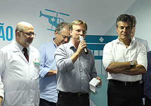 Kireeff participa da entrega de aeronave médica para a região de Londrina