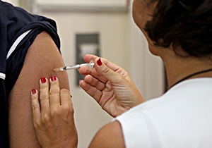 A intenção da parceria com a Prefeitura é aproveitar o fluxo de público jovem que mora no entorno do Senac para aplicar a segunda dose da vacina tetravalente