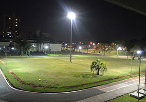 Iluminação do Centro Cívico recebe melhorias