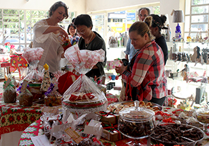 lançamento.produtos.natal.economia.solidária.4.foto.ncom