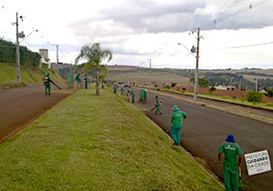 Cinco bairros recebem capina da CMTU nesta quarta-feira (7)