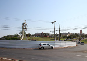 Avenida Dez de Dezembro recebe primeiros serviços para construção de viaduto 