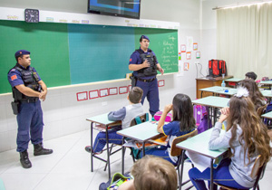 Guarda Municipal Escolar Comunitária realiza ciclo de palestras sobre bullying no colégio Londrinens