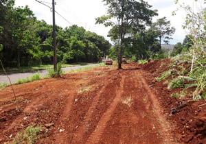 Prefeitura limpa ponto de descarte na zona norte e instala placas