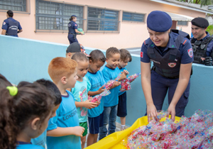 Guarda Municipal realiza interação social em centro de educação da região oeste