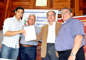 Prefeito lança Programa de Aquisição de Alimento de 2011