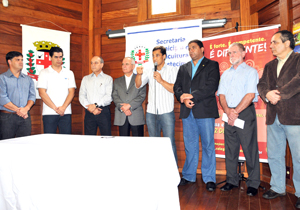 “Temos certeza que o Moringão vai receber um grande público para apoiar os atletas do futsal”, disse o prefeito. 