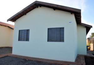 COHAB transfere famílias de fundo de vale para novas moradias
