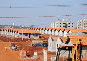 No canteiro de obras do jardim Vista Bela, estão sendo construídas quase 3 mil moradias