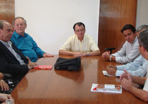 Ribeiro recebe coordenador ONG Viva Rio