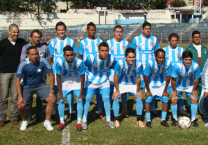 Equipes de futebol amador recebem uniformes completos 