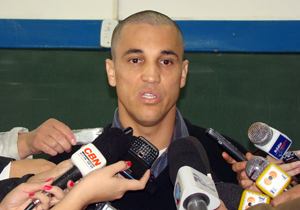 Em entrevista coletiva, Barbosa Neto afirmou que ele e sua esposa nunca tiveram envolvimento com oscips, e se colocou à disposição da Justiça para investigações