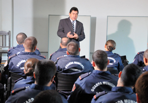 Guarda municipal recebe bicicletas, motocicletas e algemas 