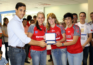 Prefeito presta homenagem aos atletas londrinenses campeões 