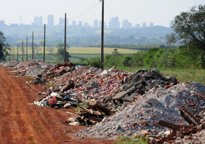 Sema autua cidadão que despejou mais de 400 caminhões de entulho Sema autua cidadão que despejou mais de 400 caminhões de entulho