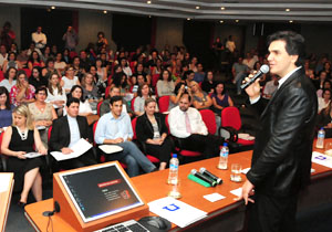Chalita debate ética, construção e conhecimento em Londrina 
