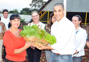 A horta é a 14ª inaugurada na cidade e a quinta na região; prefeito afirmou ser um apaixonado por esse projeto que leva alimento saudável à população 