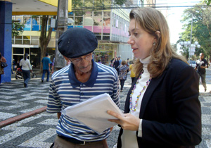 Quase mil pessoas assinaram pela Delegacia da Mulher 24 horas