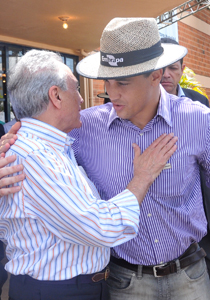 Barbosa Neto entregou ontem para o presidente em exercício, Michel Temer, que visitou Londrina, pela manhã, na Exposição Rural, ofício com as reivindicações