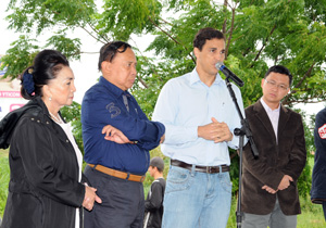 “Precisamos ter esses investimentos para melhorar a qualidade de vida dos moradores. A região representada pela rua Tanganica em franca expansão. Além das obras da prefeitura, esperamos que esse quadro positivo seja repetido na parte imobiliária com a entrega da Vila das Cerejeiras”, argumentou Barbosa Neto. 