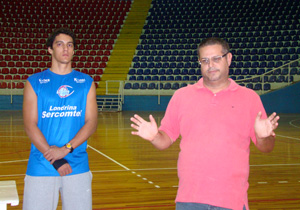 Sercomtel continua investindo no time, atualmente em sexto lugar na Superliga Masculina de Vôlei; equipe está sob nova coordenação técnica