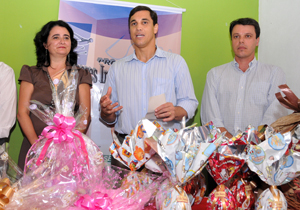 127 mulheres foram atendidas pela ação que objetivou possibilitar uma geração de renda alternativa; 28 delas foram selecionadas para atender encomenda feita pela Sercomtel