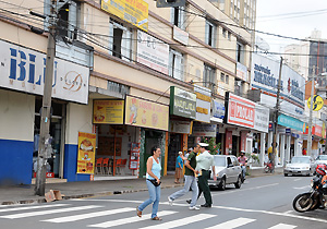 objetivo é esclarecer os comerciantes sobre as regras da Lei Cidade Limpa
