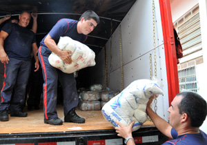 Alimentos, material de higiene e roupas, arrecadados 
