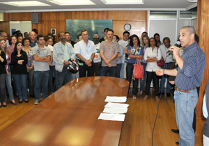 Medida beneficia 2.692 servidores ativos e cerca de mil servidores aposentados; com este percentual estes servidores atinge aproximadamente 30% de reposição 