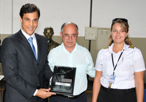 Prefeito é homenageado pelo Aeroclube de Londrina