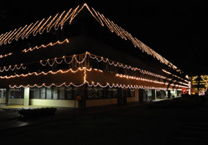 Locais públicos receberam iluminação de natal